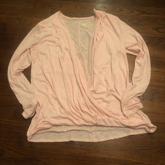 Perfect Xersion soft pink crossover top! - Picture 1 of 6